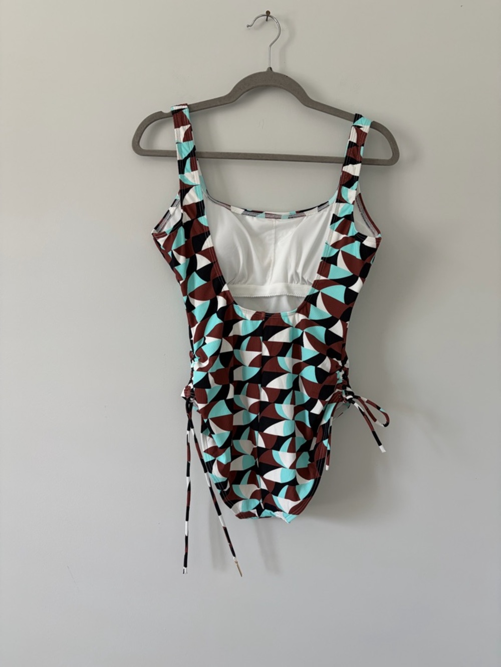Vince Camuto Scoop Back One Piece Swimsuit Raindrop Geo White Blue Brown 12 NWOT - Picture 2 of 8